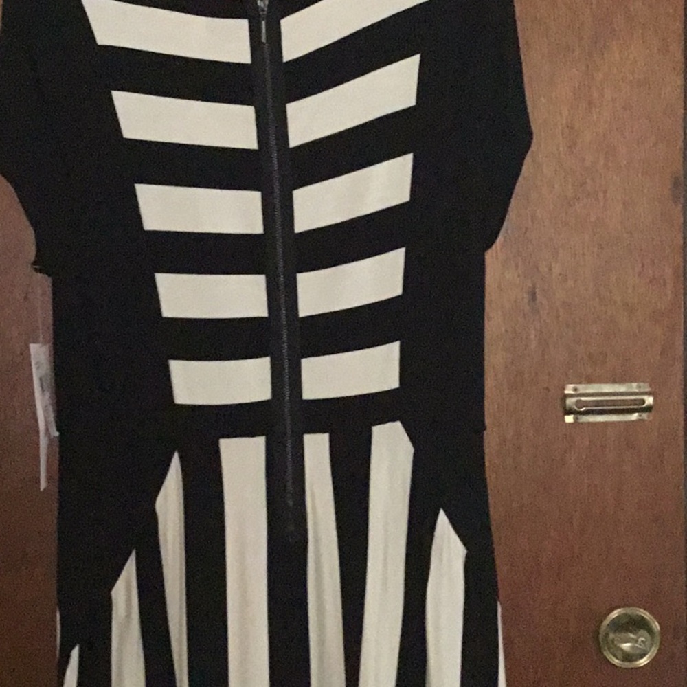 Dress - Picture 3 of 4